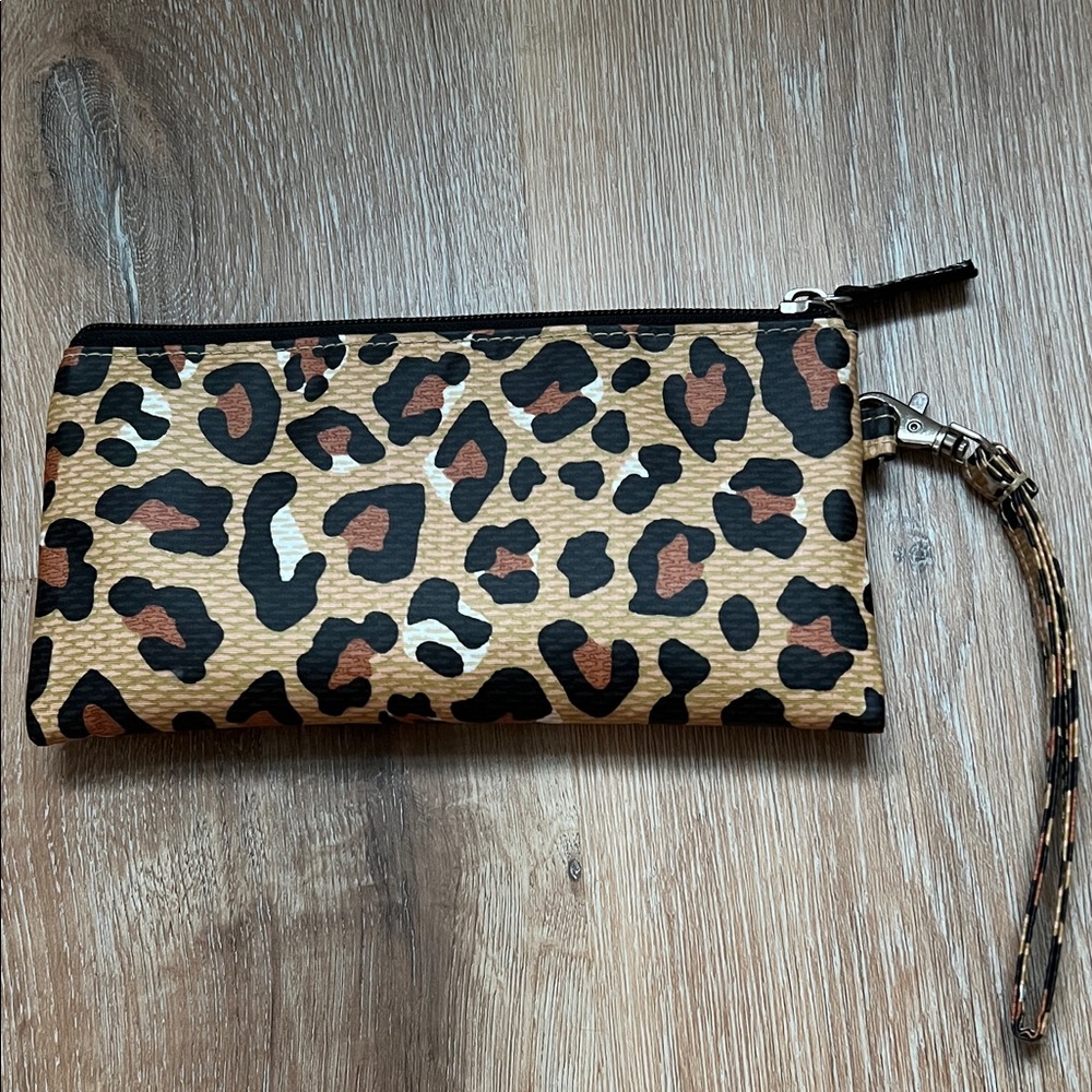 Scout ⭐️ Wild Leopard Print Wristlet Clutch - Picture 3 of 9